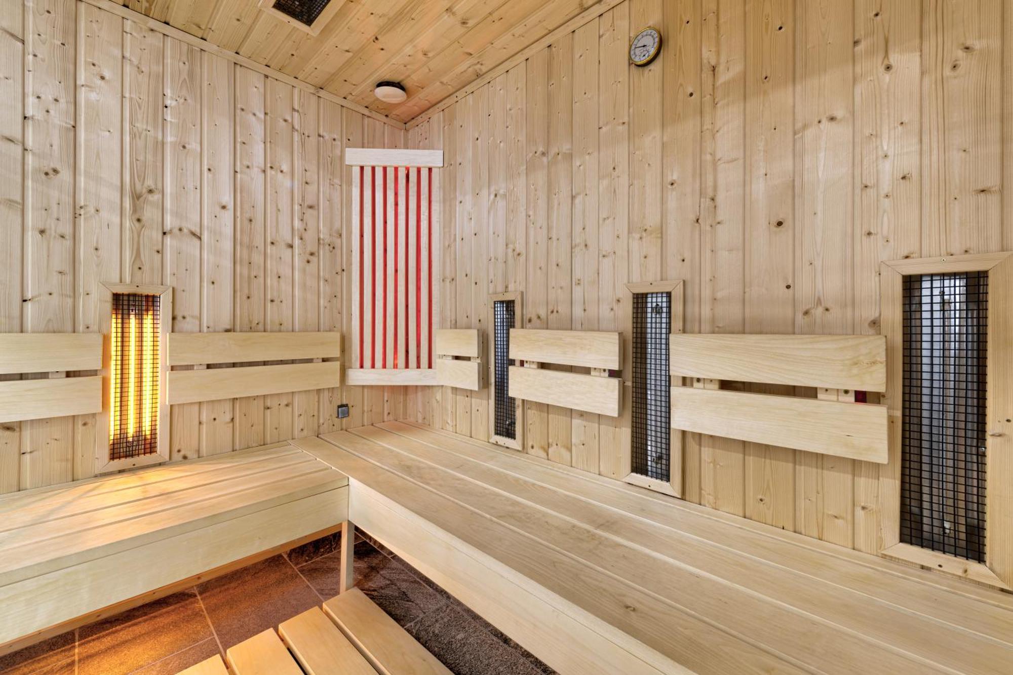 Typton Hotel&Spa Medzilaborce Εξωτερικό φωτογραφία
