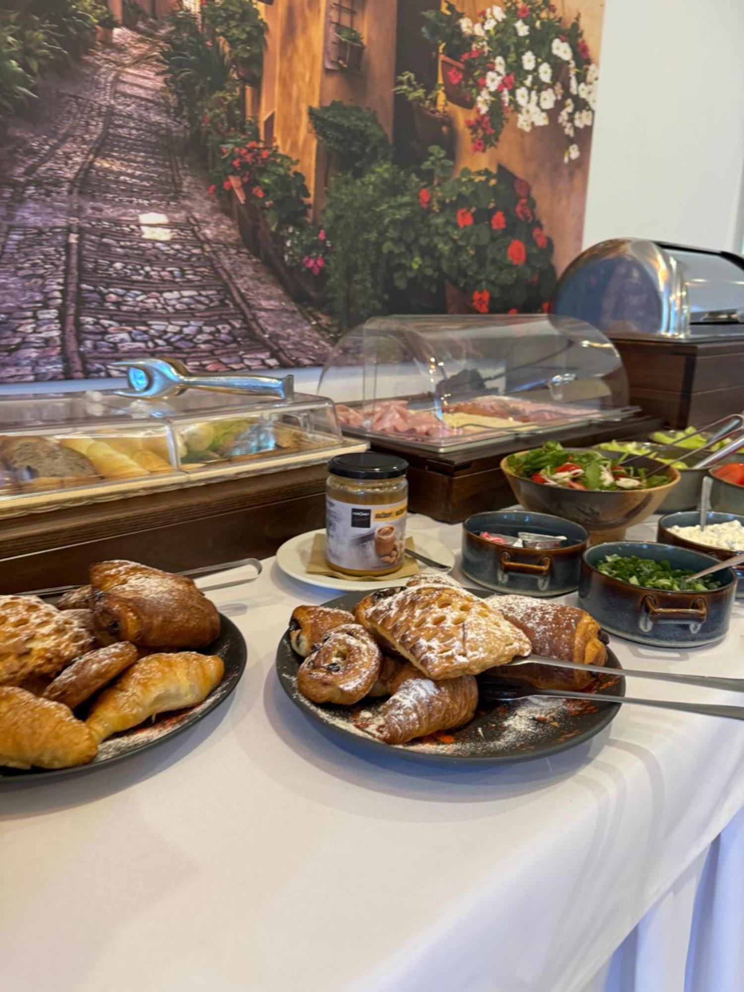 Typton Hotel&Spa Medzilaborce Εξωτερικό φωτογραφία